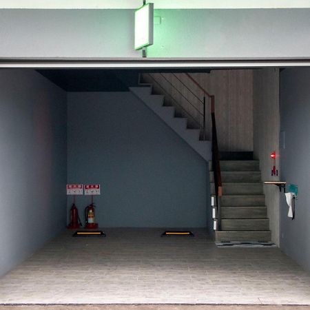 Fifth Avenue Motel Taichung Bagian luar foto