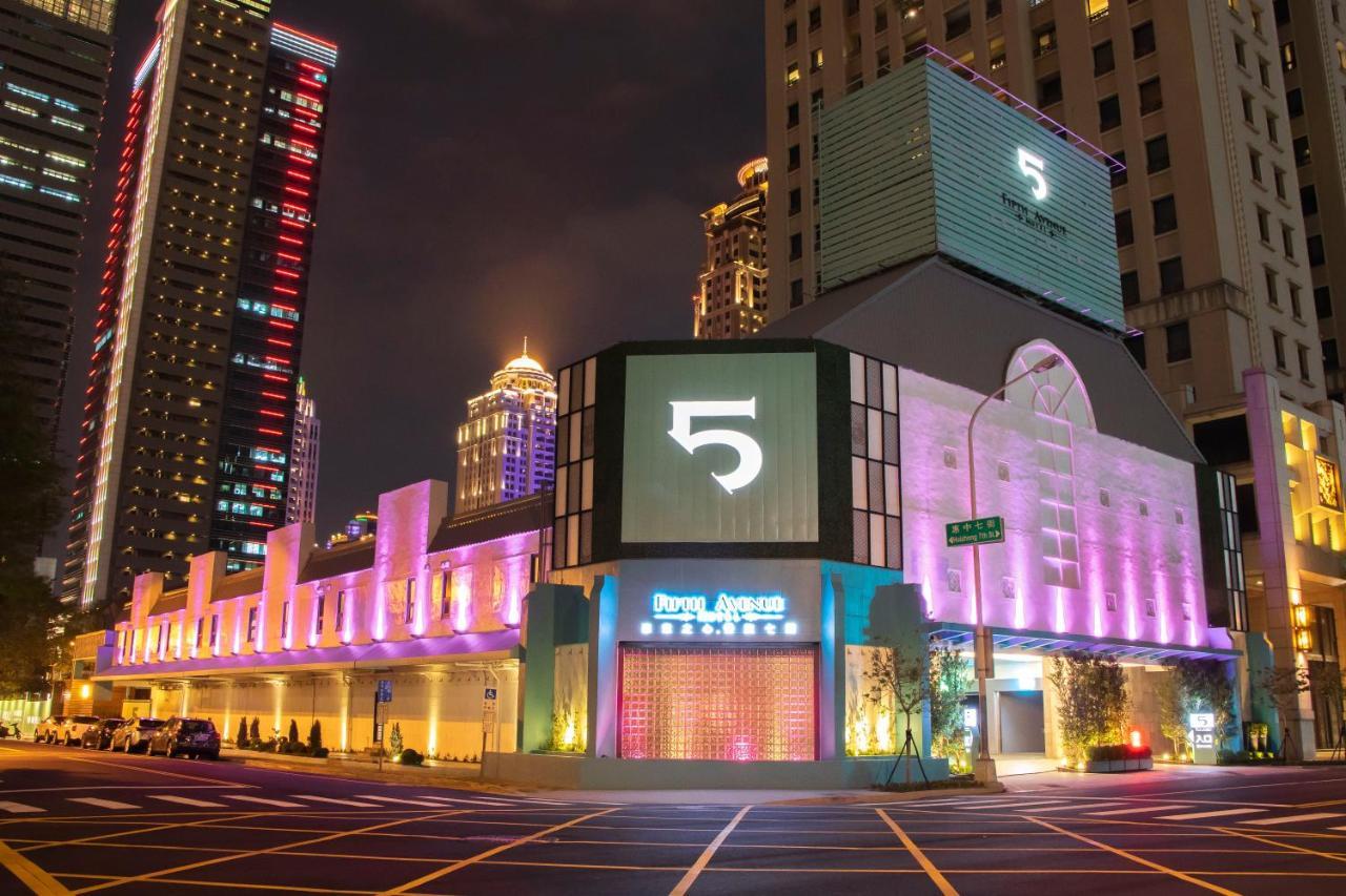 Fifth Avenue Motel Taichung Bagian luar foto