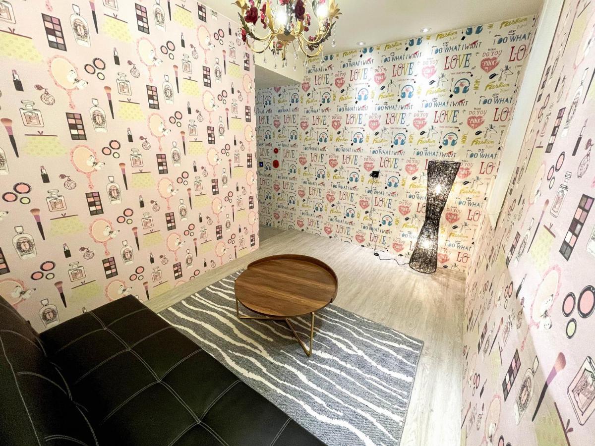 Fifth Avenue Motel Taichung Bagian luar foto