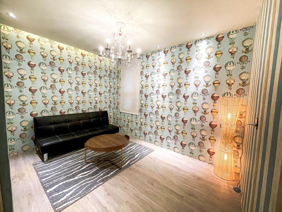 Fifth Avenue Motel Taichung Bagian luar foto
